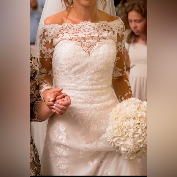 Elegant Lace White Wedding Dress - Picture 4 of 8